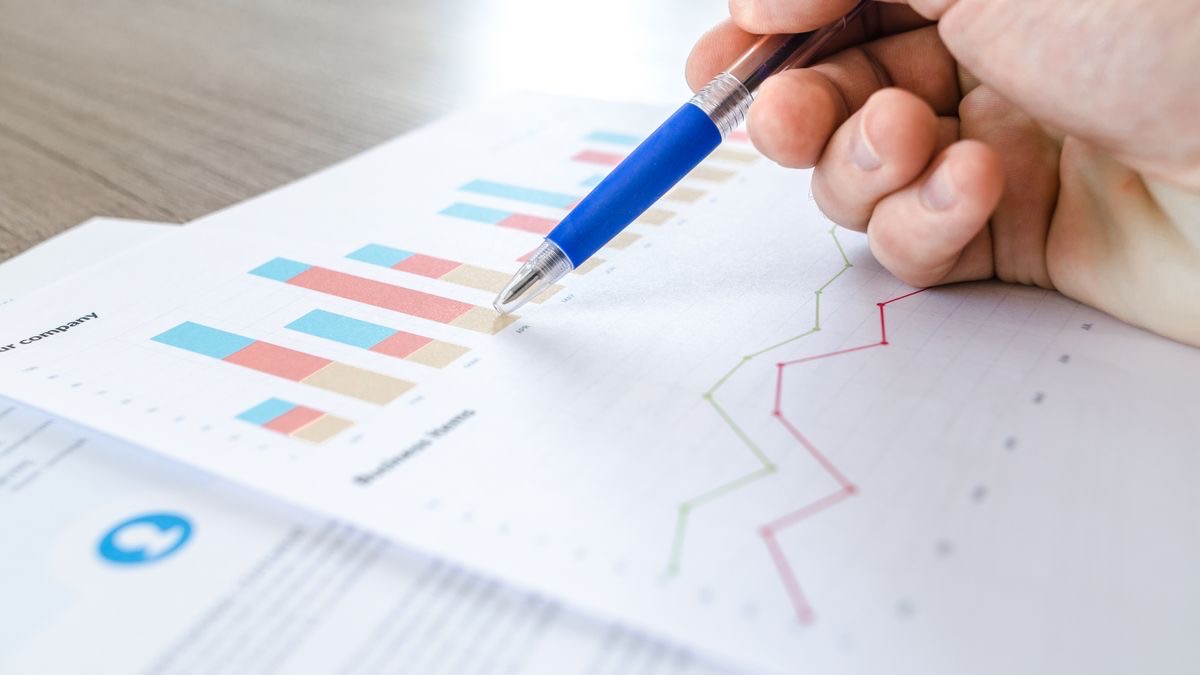 A hand drawing a rising bar chart with a pencil, illustrating the cost-per-thousand analysis across Amazon data providers
