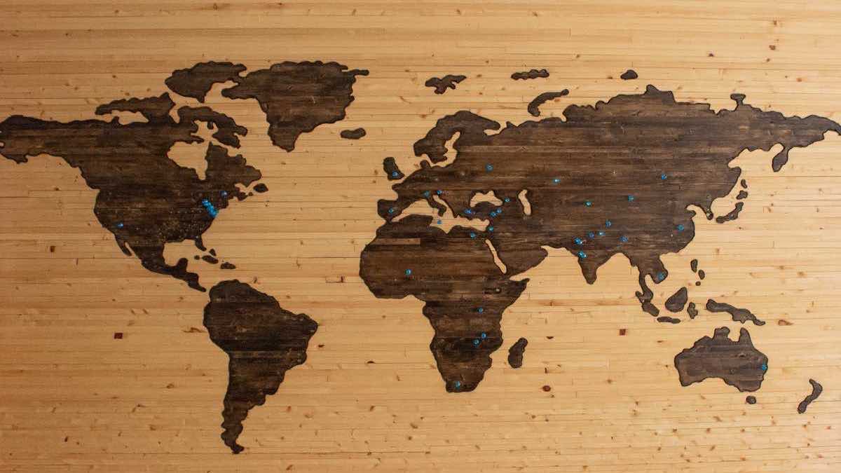 SERP Feature Coverage by Country: 10 Countries, 2 Queries, Real 2026 Data hero image