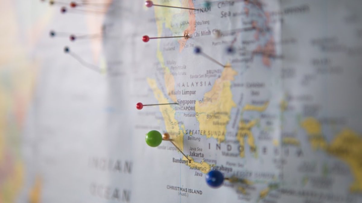 Map pins representing country and local SERP feature measurement