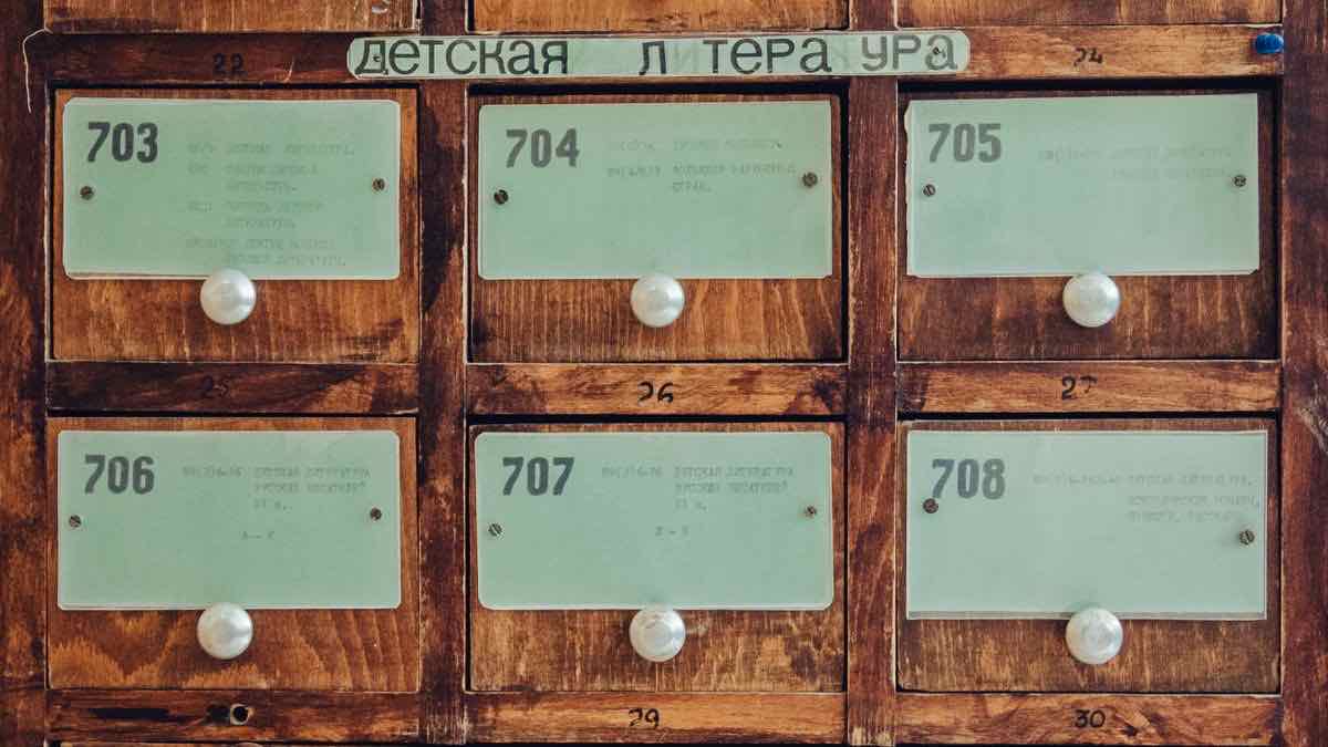 Library card catalogue drawers, illustrating that several search engines draw from the same underlying index rather than separate ones