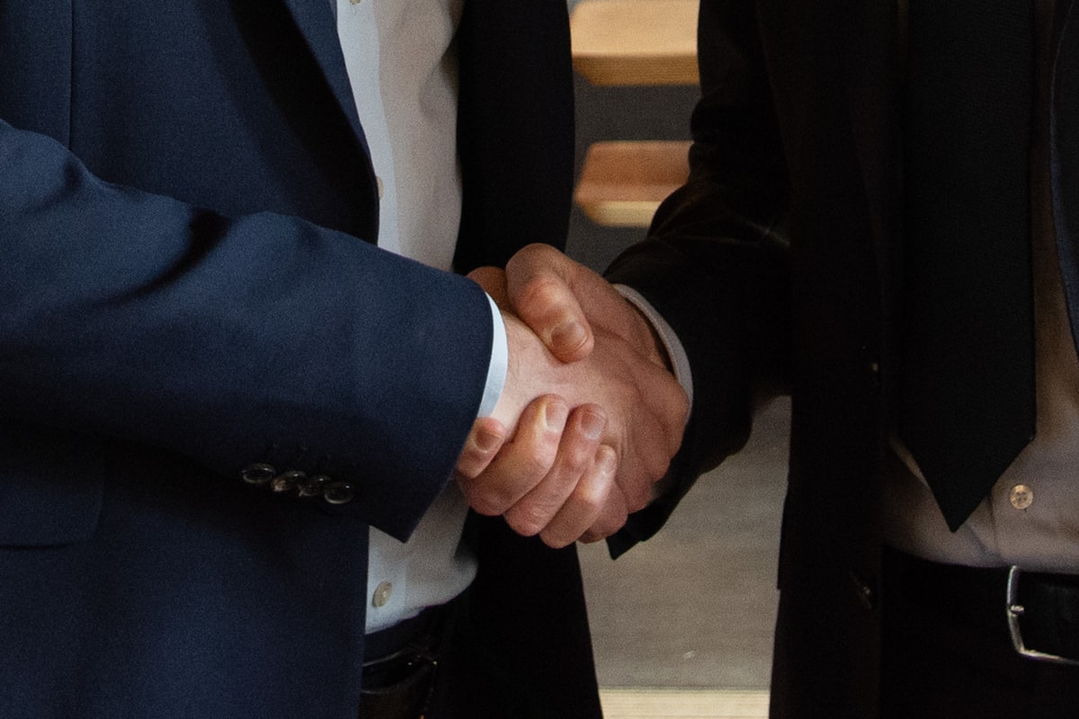 Two people shaking hands after closing a web design deal